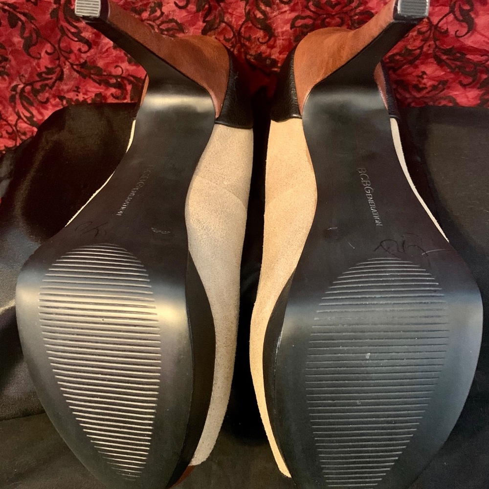 BCBGeneration black & tan suede + leather pumps 8 - Picture 5 of 8